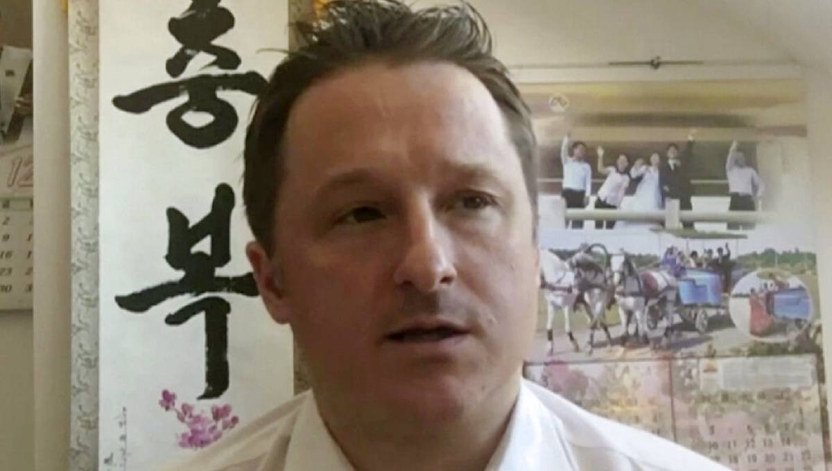 More than 100 China experts urge China to release Canadians