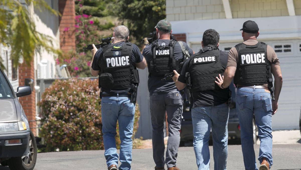 19-year-old kills 1, wounds rabbi and 2 others at synagogue