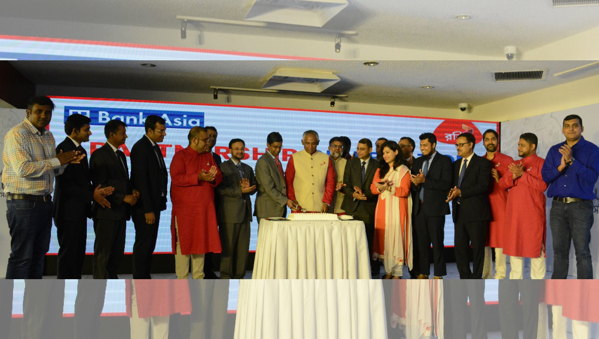 Robi partners with Bank Asia over micro-merchant initiative