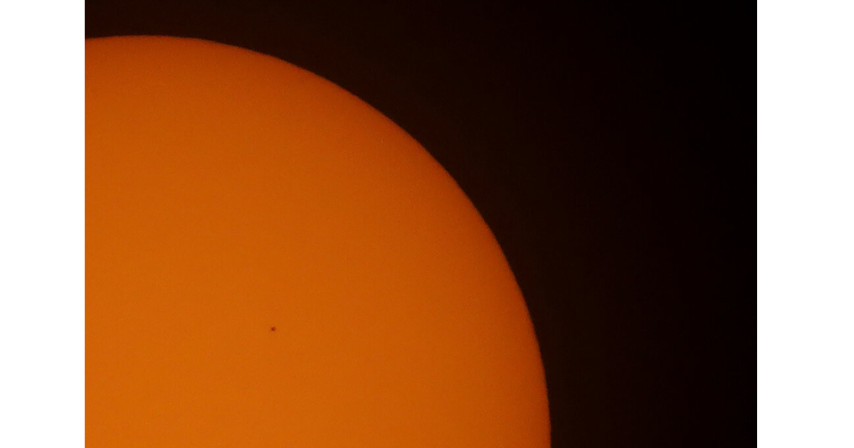 Mini Mercury skips across sun's vast glare in rare transit