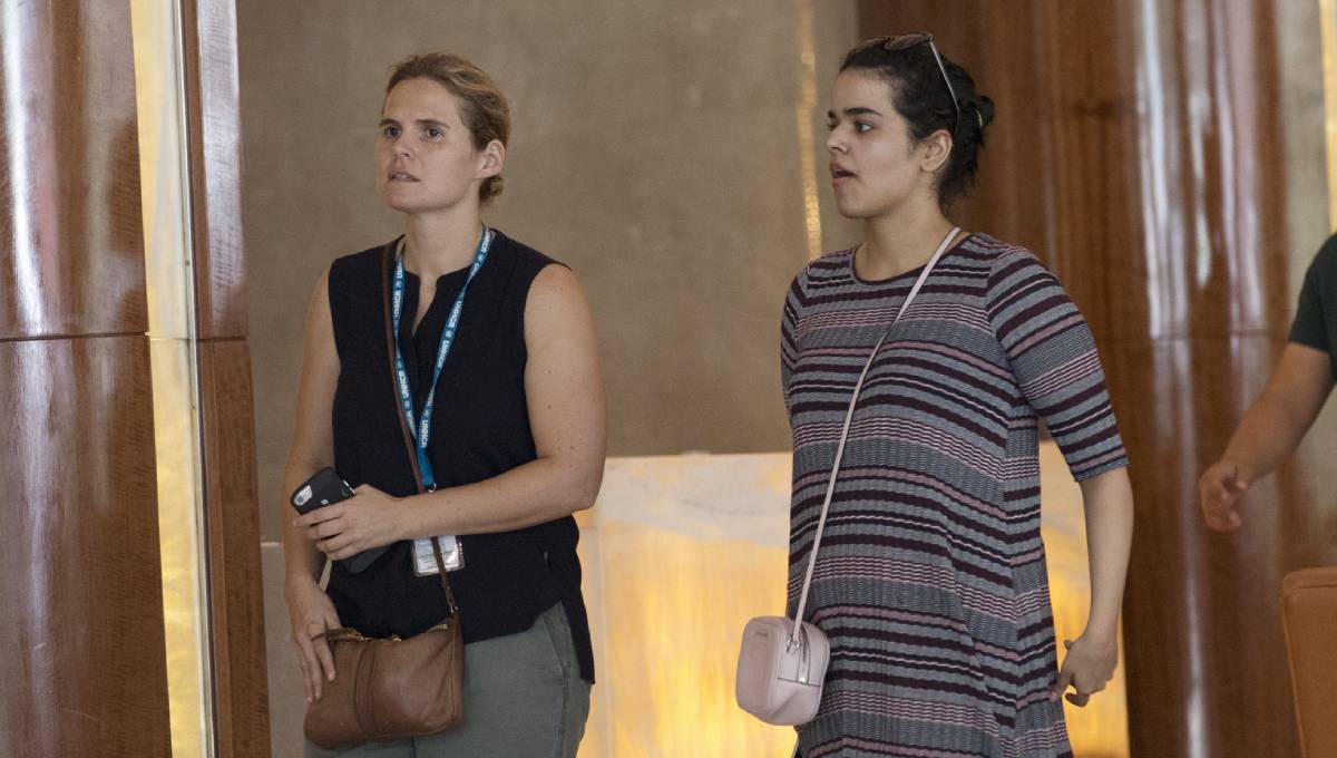 Saudi woman fleeing alleged abuse heads for asylum in Canada