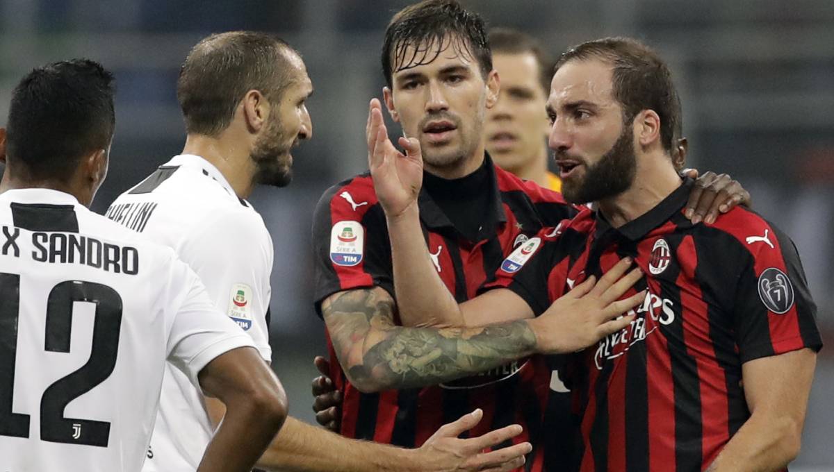Chelsea signs Higuain on loan in bid to fix scoring problems