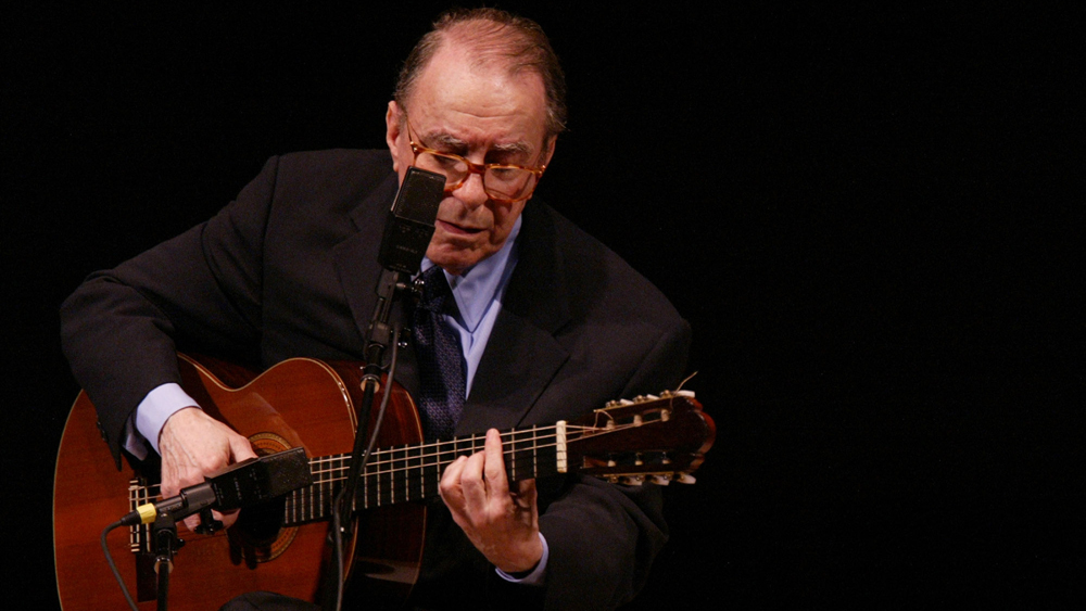 Brazilian bossa nova pioneer Joao Gilberto dies at 88