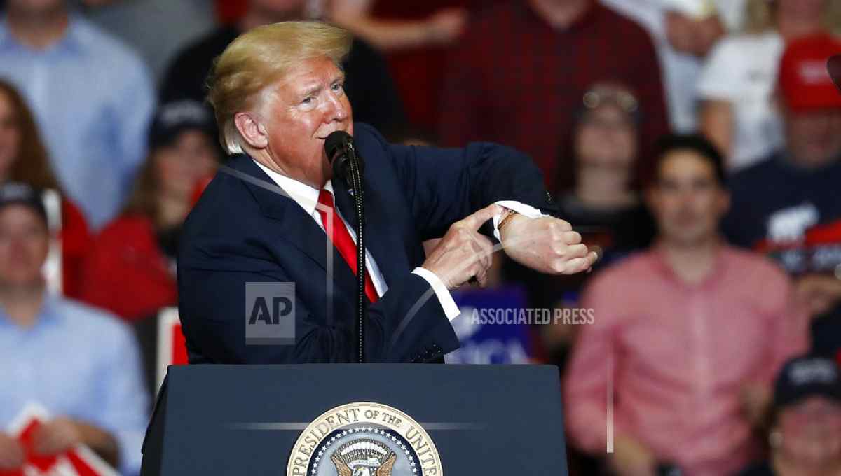 Trump awaits results of midterm voting with friends, family