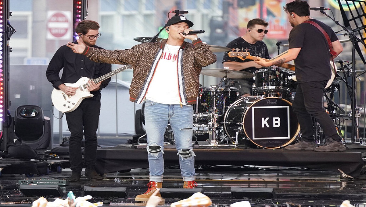 Kane Brown dedicates song 'Homesick' to military families