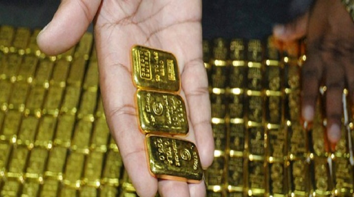 Malaysian citizen held with huge gold 