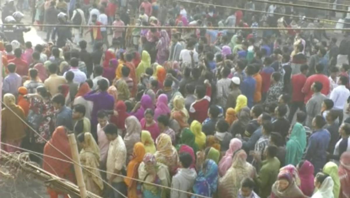 20 hurt as cops, RMG workers clash in Ashulia