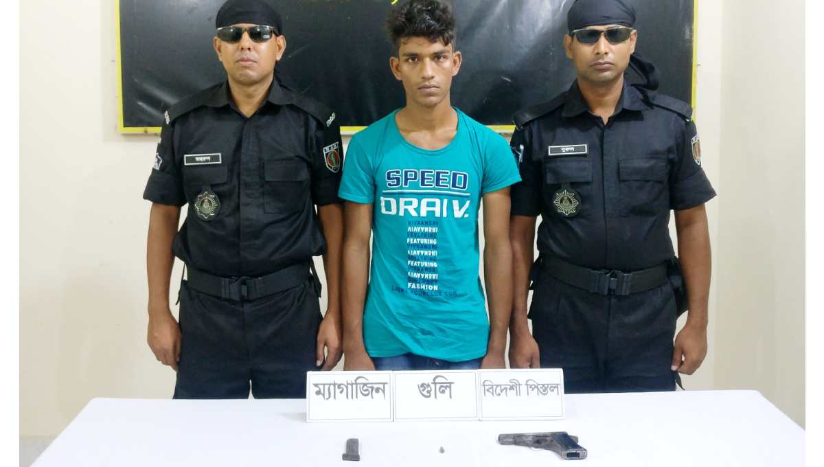 ‘Arms trader’ held with firearms in C’nawabganj