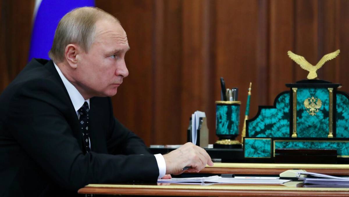 Putin urges arms talks with US after nuclear pact demise