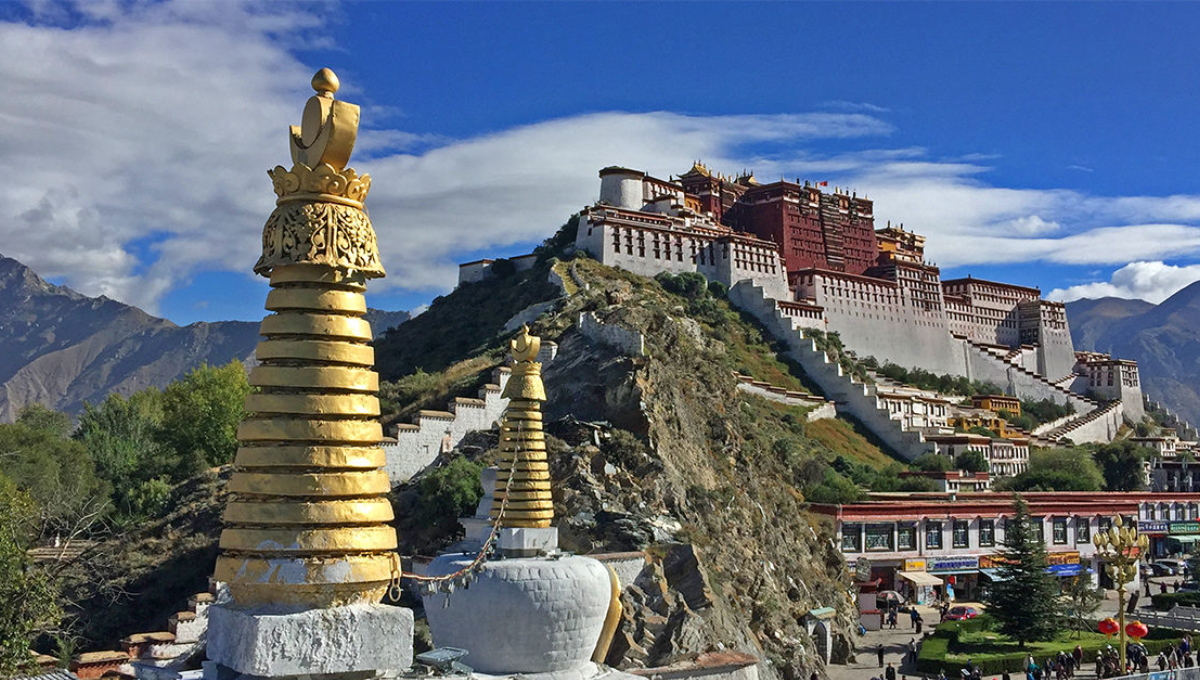 Tibet opens first art museum of stone carvings