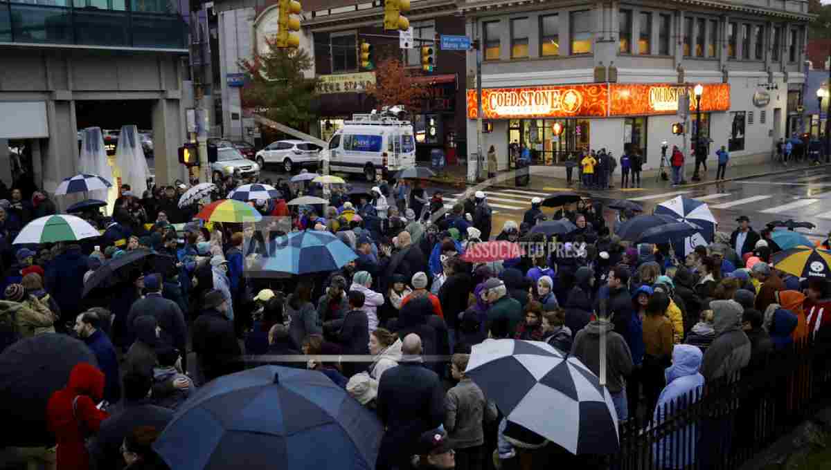 Pittsburgh synagogue death toll rises to 11