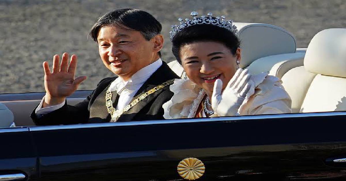 Japan emperor greets public in parade marking enthronement