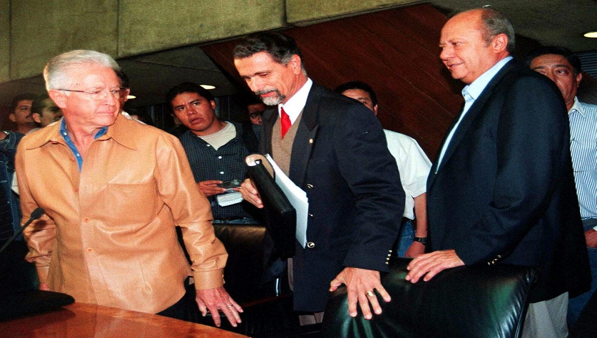 Mexico oil union leader resigns amid complaints