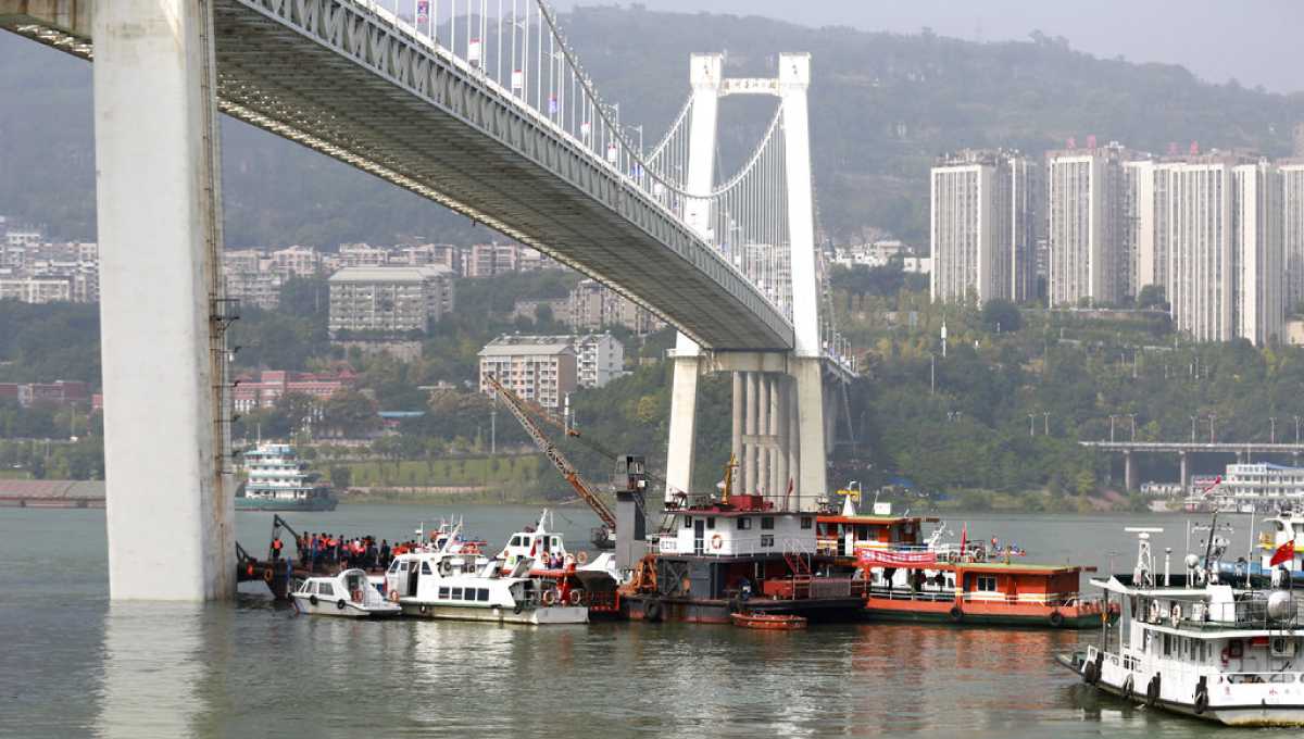Bus plunges off bridge into China's Yangtze River, killing 2