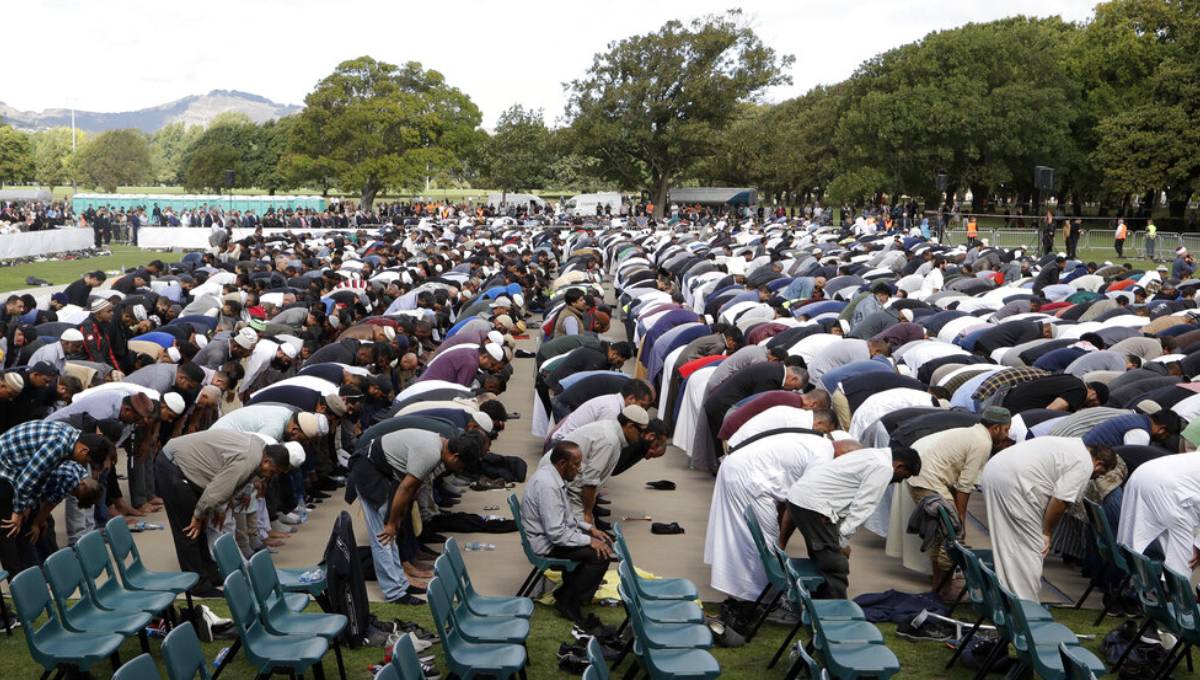 New Zealand to observe Muslim prayer after mosque attacks