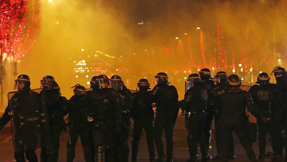 Former pro boxer in custody after assault on French police