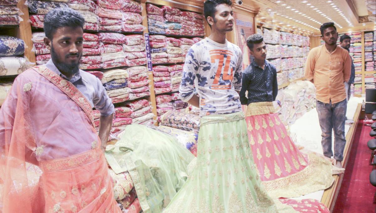 Shopping malls, online platforms abuzz as Eid consumption gathers steam