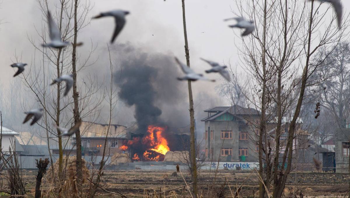 Pakistan decides to reinstate ban on two organizations after Kashmir attack