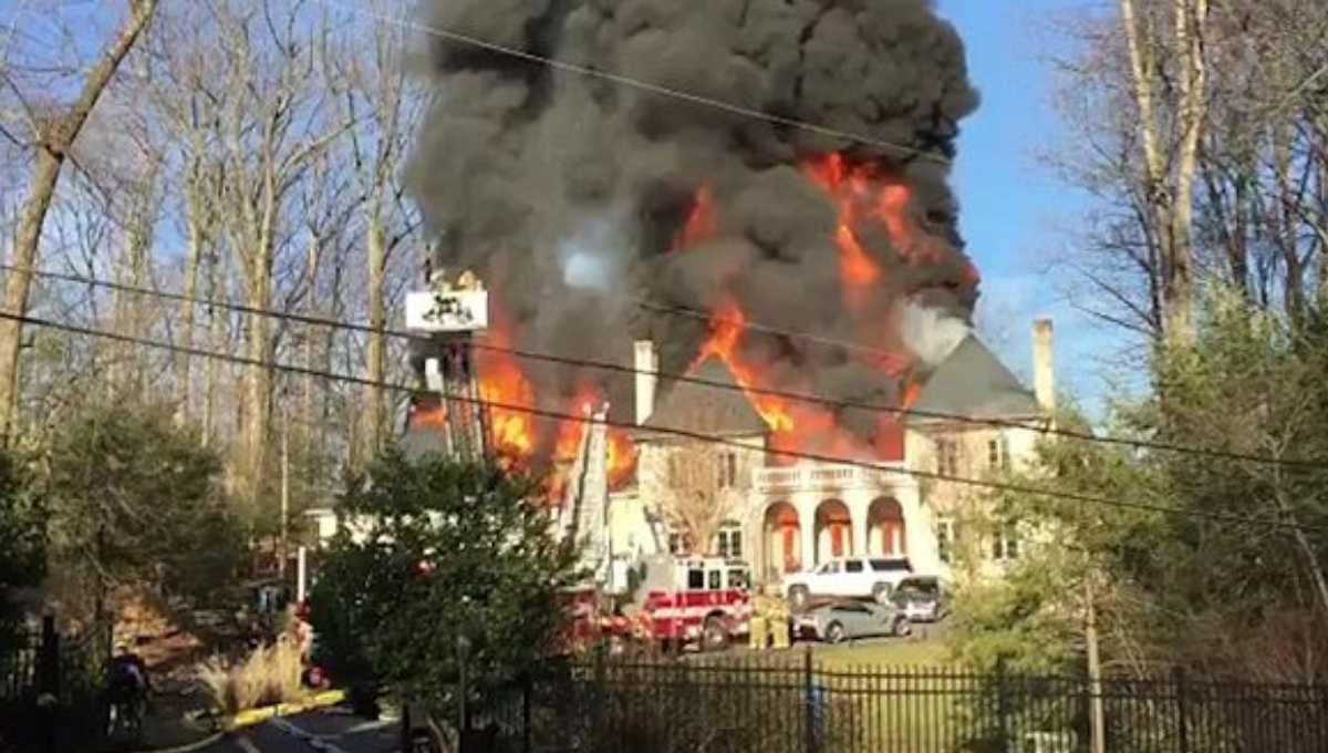 House fire kills 8 family members in UAE