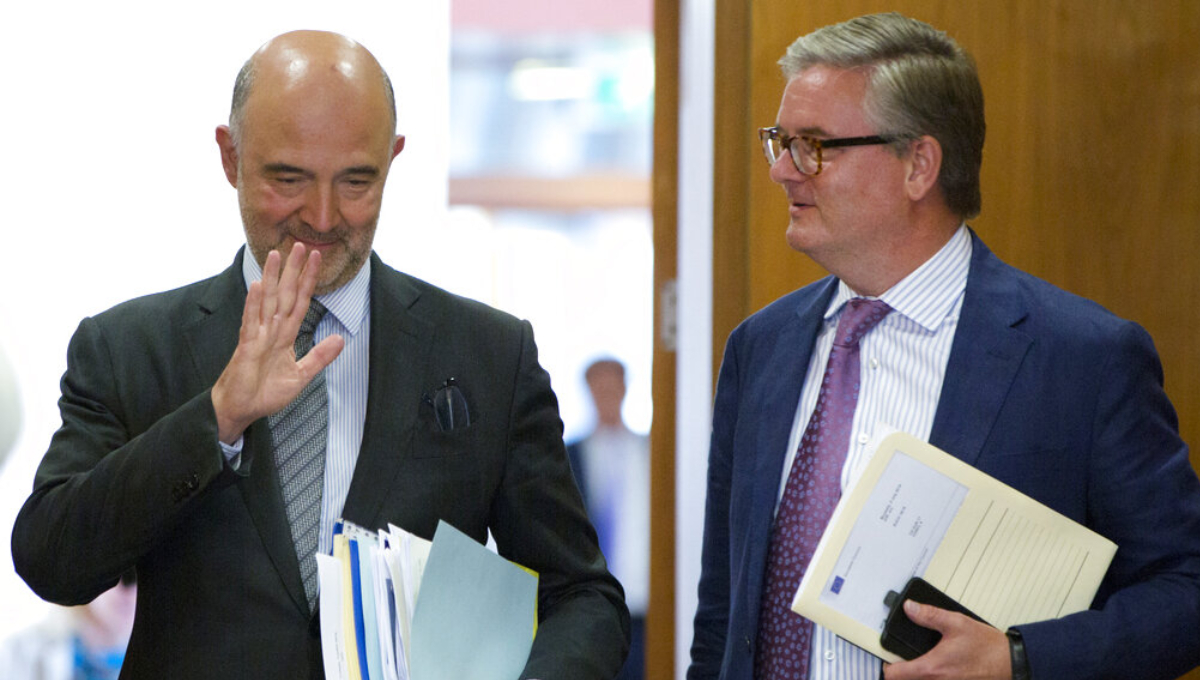 EU holds off on legal action against Italy over debt