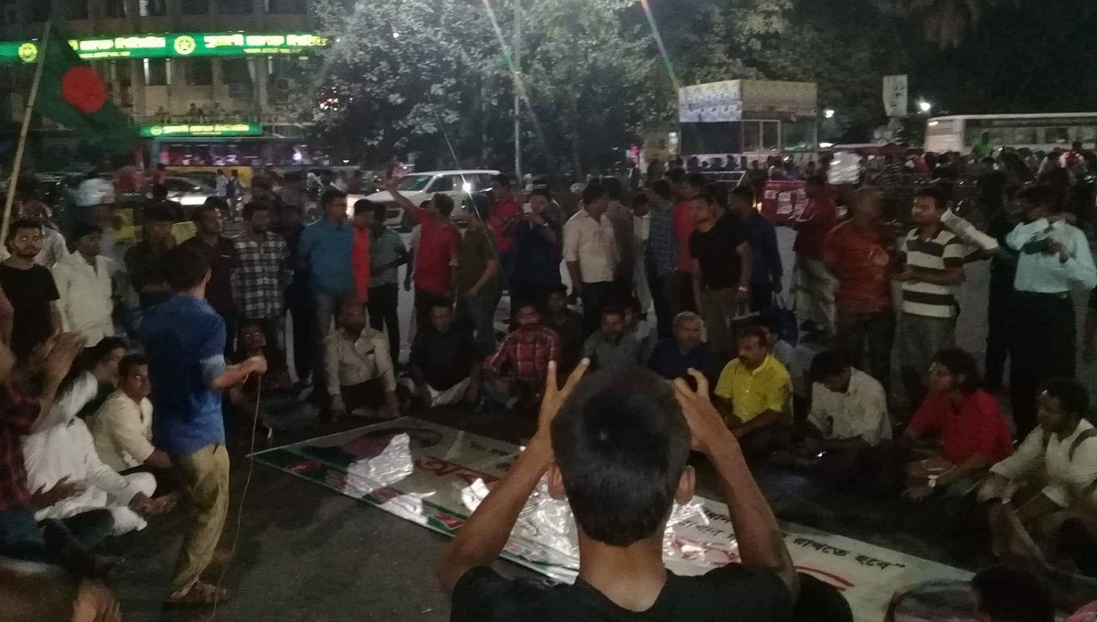 Cabinet decision over quota abolition: FFs’ wards block Shahbagh 