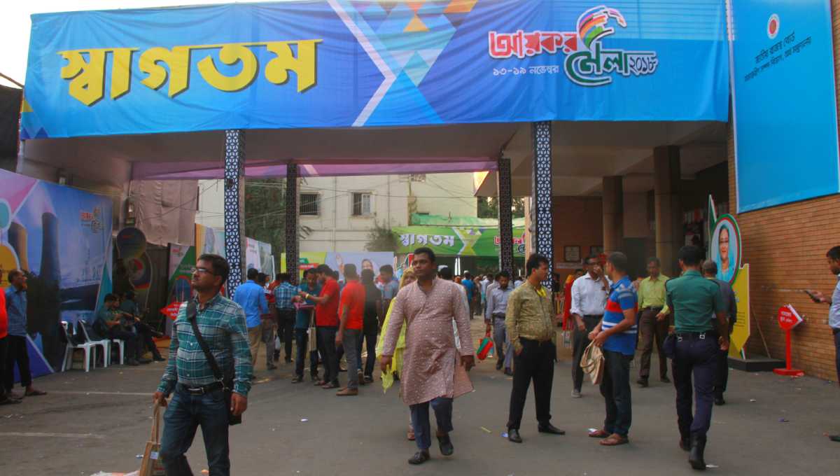 Tax Fair venue turns festive with weekend crowds