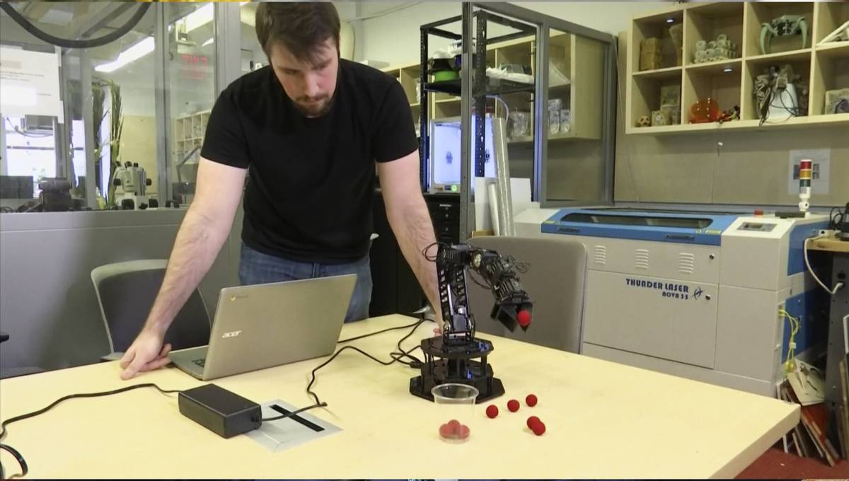 Robot, know thyself; machines get more self-aware