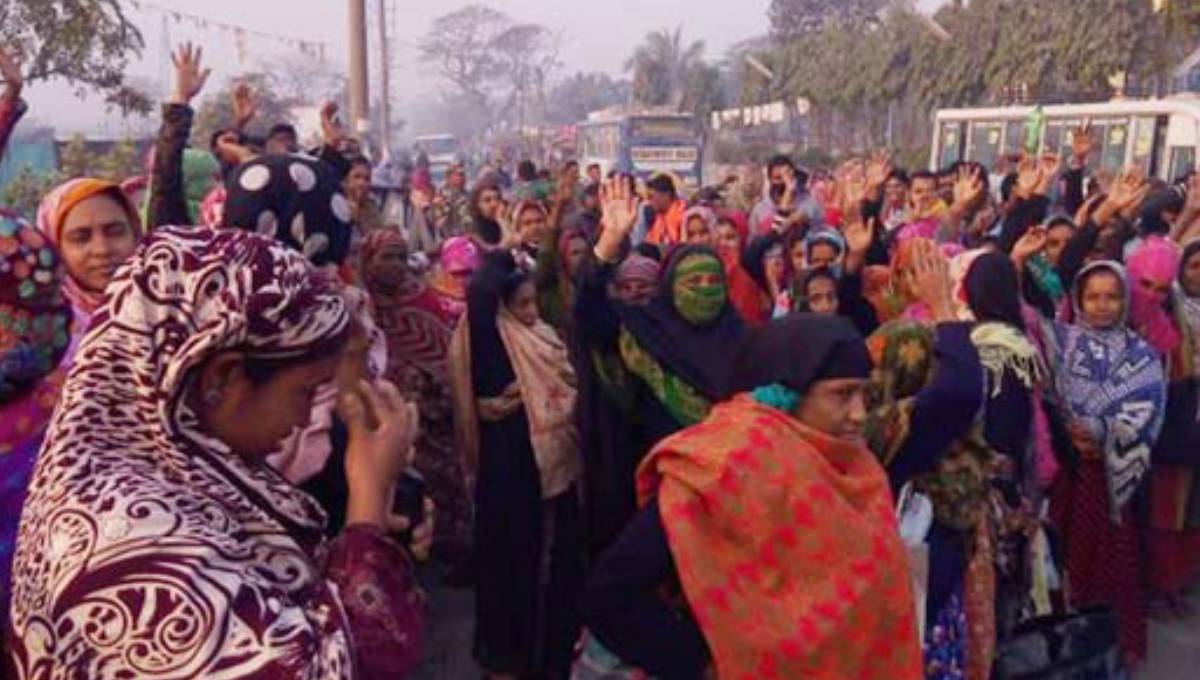 Jute Mill workers stage demo in Khulna protesting retrenchment